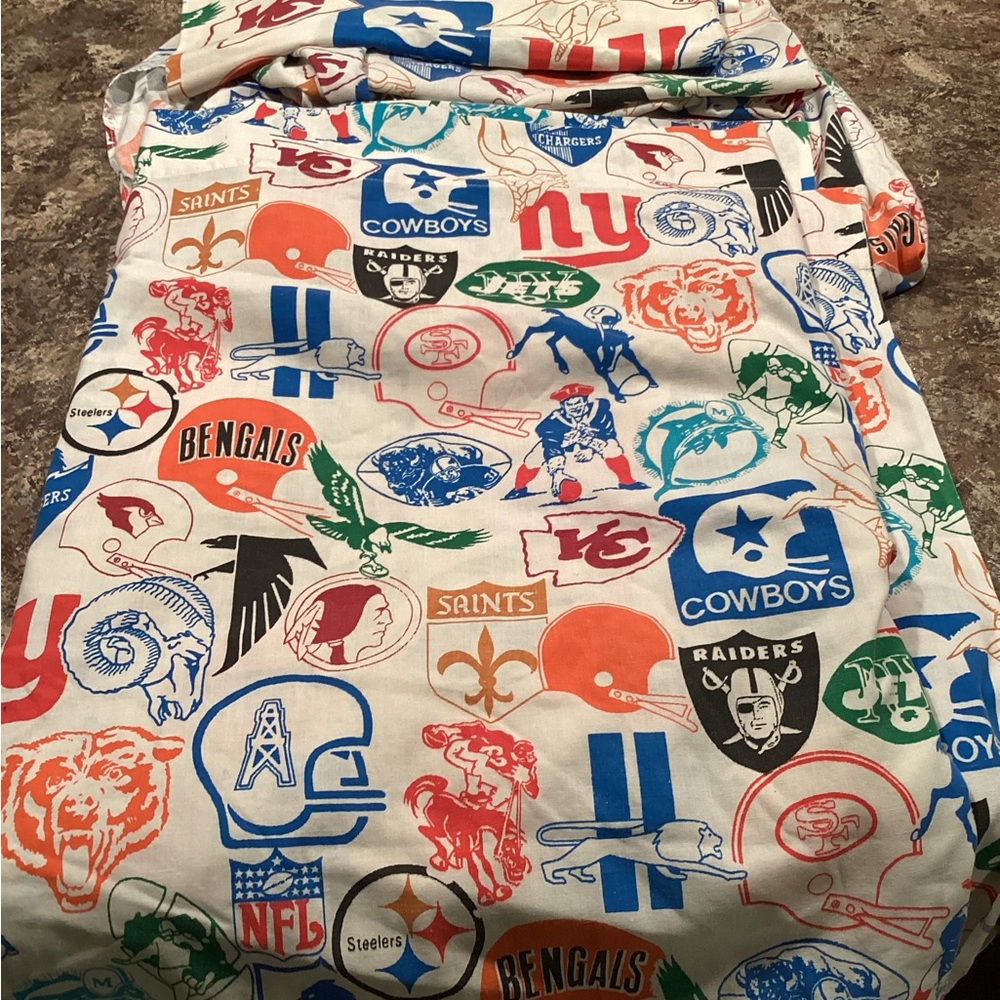 Vintage NFL Team Logo Fitted Twin Sheet, 2 pillowcases, Curtain